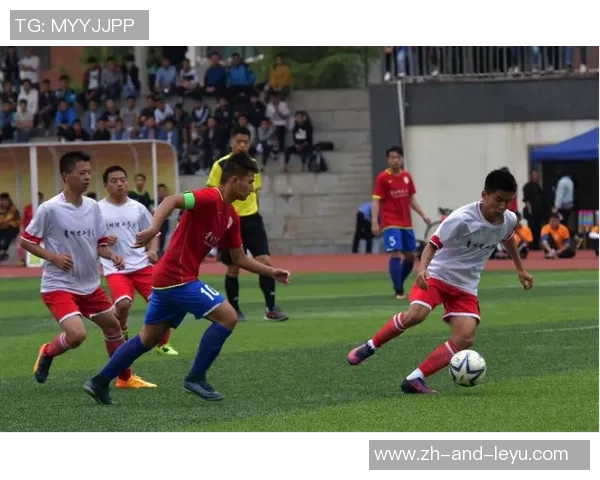 昭觉拉莫足球队奋勇拼搏展现团队精神与青春活力的精彩瞬间